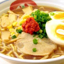 赤唐辛子にんにくとラーメン