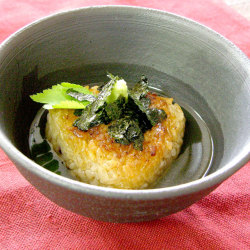 雑穀焼きおにぎりを使って焼きおにぎり茶漬け