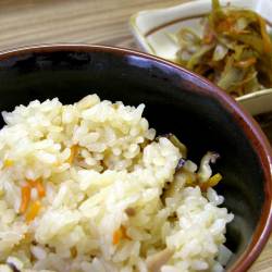 豚々拍子はきんぴらごぼうや五目ご飯もトントン拍子で作れます。